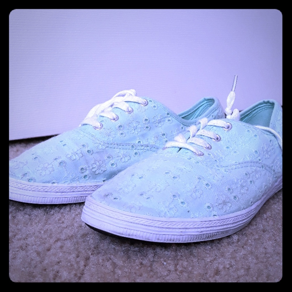 Light blue causal shoes